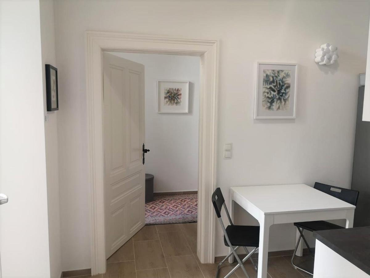 Ruhige Art-Garconniere Mit Balkon Apartment Vienna Luaran gambar