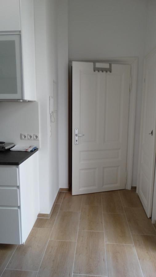 Ruhige Art-Garconniere Mit Balkon Apartment Vienna Luaran gambar