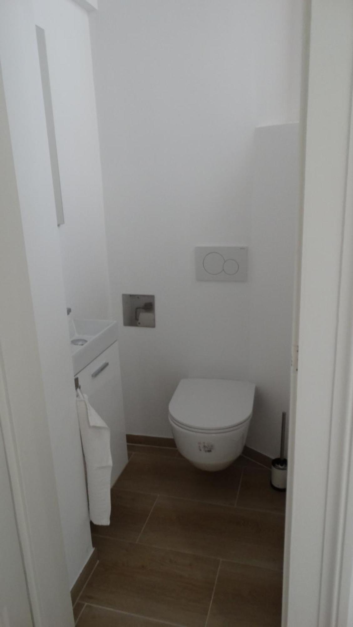 Ruhige Art-Garconniere Mit Balkon Apartment Vienna Luaran gambar